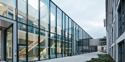 نصب شیشه کرتن وال